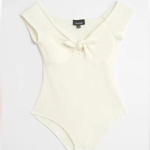 ModCloth Bow On Tie-Front Bodysuit
